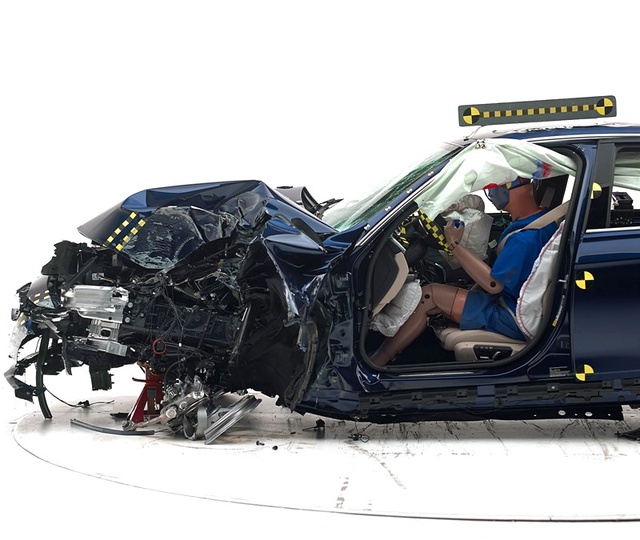Bmw 2 ve 3 Serisine Iıhs'den Tam Not