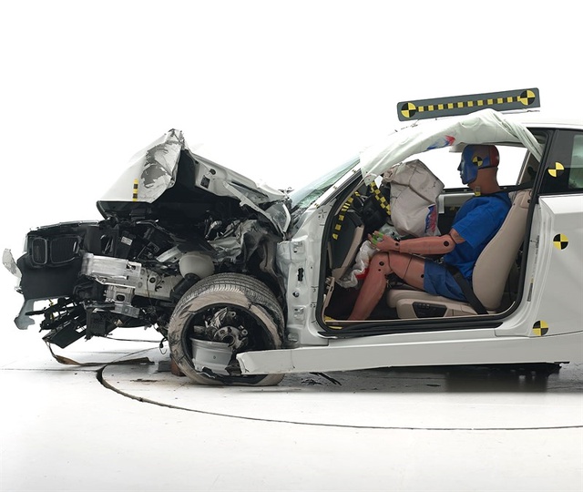 <a class='keyword-sd' href='/bmw/' title='Bmw'>Bmw</a> 2 ve 3 Serisine Iıhs'den Tam Not