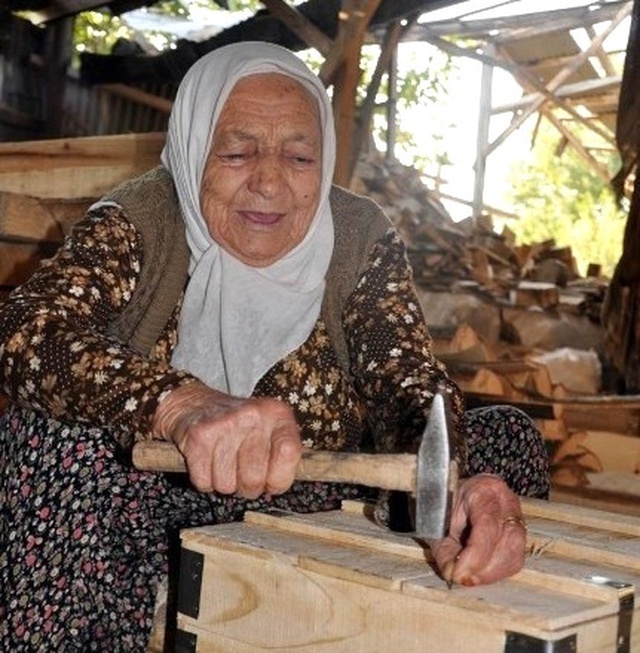 <a class='keyword-sd' href='/turkiye/' title='Türkiye'>Türkiye</a>'nin 'Sandıkçı Ninesi' Hayatını Kaybetti