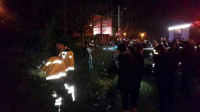 Sakarya'da Aydınlatma Direğine Çarpan Sürücü Olay Yerinden Kaçtı