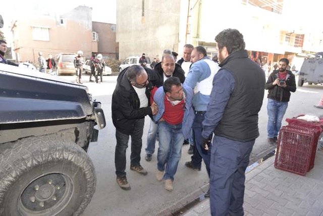 Adana'da Bir Mahalleye 500 Polisle Huzur Operasyonu