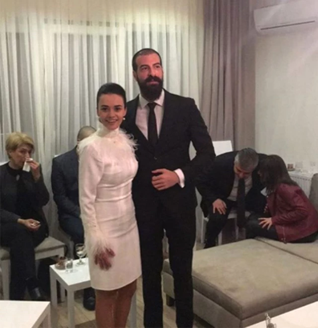 Oyuncu Hande Soral, Meslektaşı İsmail Demirci ile Nişanlandı