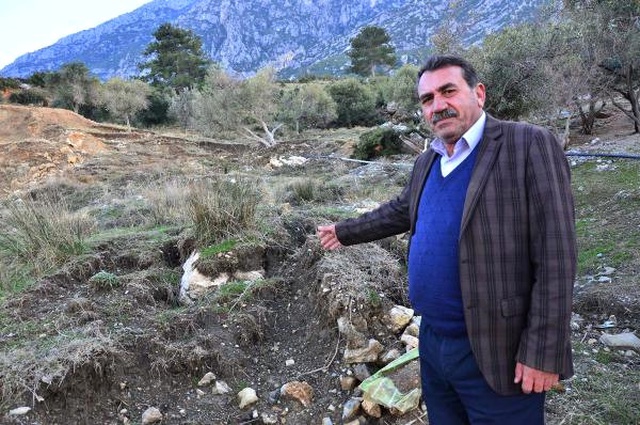 Manisa'da Mahalle Sakinleri 11 Yıldır Heyelan Korkusuyla Yaşıyor
