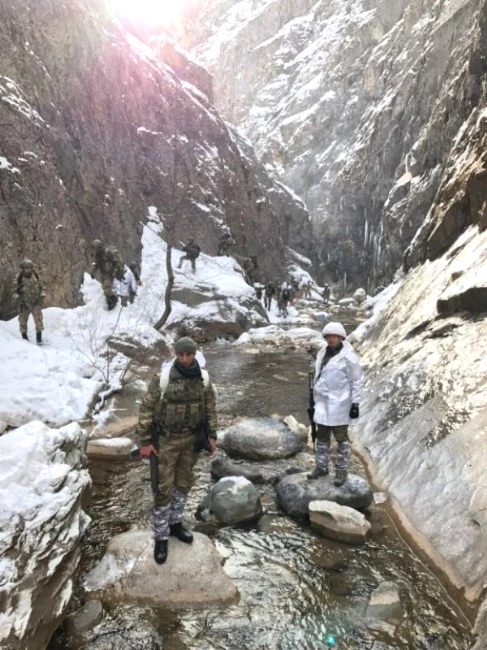 Asker PKK'nın İnine Girdi, Ne Bulduysa İmha Etti