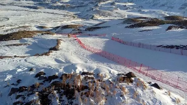 Sömestr Tatiline Gelen Liseli Genç, Erciyes'te Kayak Yaparken Uçuruma Düşüp Öldü