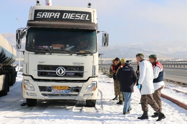Sivas'ta 2 İranlı Uyudukları TIR'da Karbonmonoksit Gazından Zehirlenip Öldü