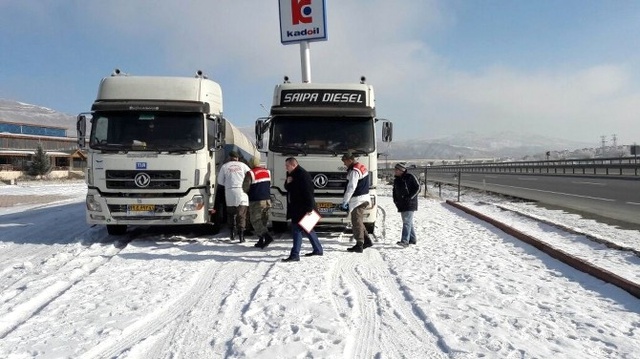Sivas'ta 2 İranlı Uyudukları TIR'da Karbonmonoksit Gazından Zehirlenip Öldü