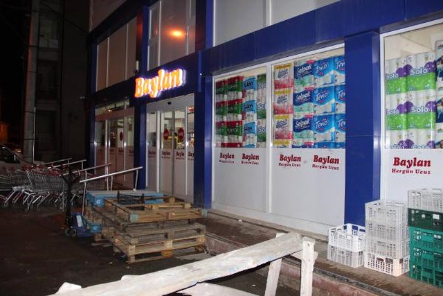 Markette Silahlı Soygun Dehşeti!