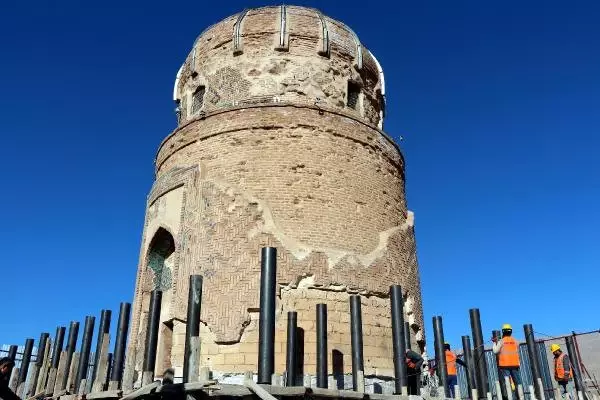 Hasankeyf'in 650 Yıllık Zeynel Bey Türbesi Yeni Yerine Taşınıyor