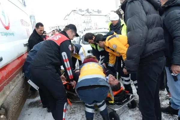 Kaza Yerinde Rapor Tutan Polise, Otomobil Çarptı