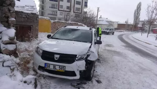 Kaza Yerinde Rapor Tutan Polise, Otomobil Çarptı