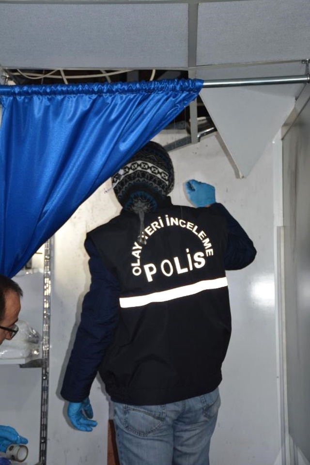 Kulüp Mağazasından Giren Hırsızlar Yandaki Büfeyi Soydular