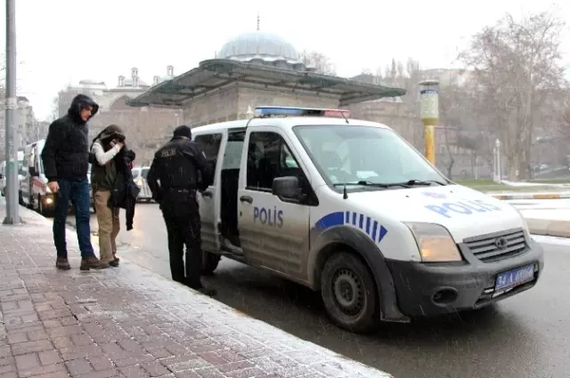 Beyoğlu'nda Evsiz Vatandaş Donarak Can Verdi