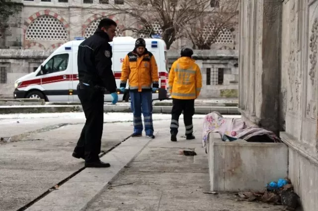 Beyoğlu'nda Evsiz Vatandaş Donarak Can Verdi