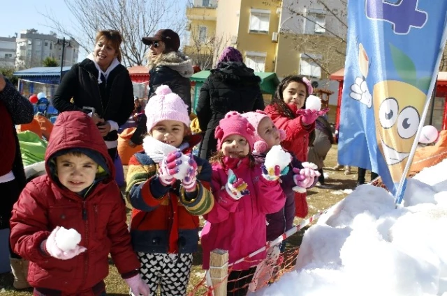 Kar Yağmayan Tek İlçede Çocuklar 10 Kamyon Karla Kışı Yaşadı