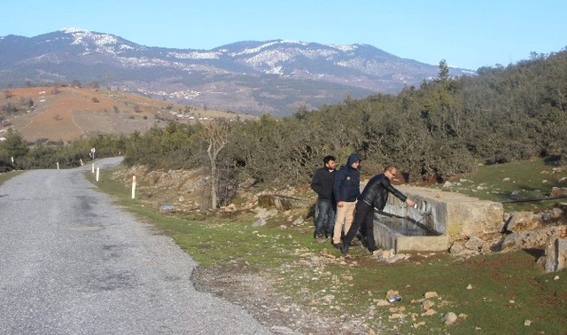 Bursa'daki Çeşmeden Su İçen Şifa Buluyor, Vücudunda Yarası Olan İyileşiyor
