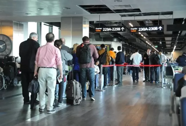 Trump'ın Göçmen Yasağı İstanbul'daki Yolcuları da Vurdu!