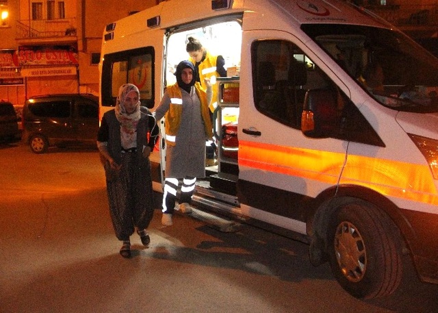 Elazığ'da Bir Binada Yangın Çıktı, 4 Kişi Güçlükle Kurtarıldı