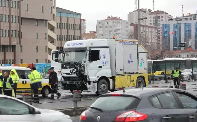 Kaza Yapan Metrobüs Şoförü, Gazetecilere Saldırdı