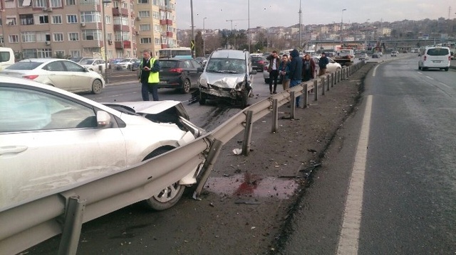 E-5'te Makas Atan Sürücünün Yol Açtığı Zincirleme Kaza Kameraya Yansıdı