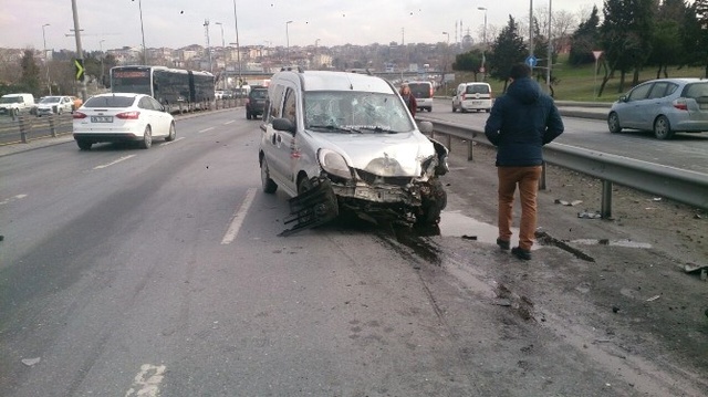 E-5'te Makas Atan Sürücünün Yol Açtığı Zincirleme Kaza Kameraya Yansıdı
