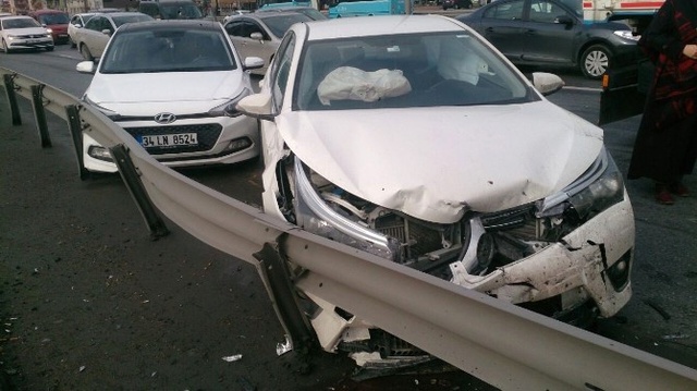 E-5'te Makas Atan Sürücünün Yol Açtığı Zincirleme Kaza Kameraya Yansıdı