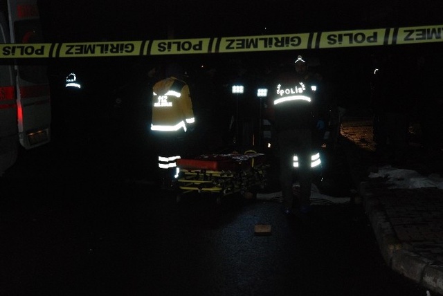 İstanbul'da Gece Yarısı Çatışma Çıktı: 1 Ölü, 1 Yaralı