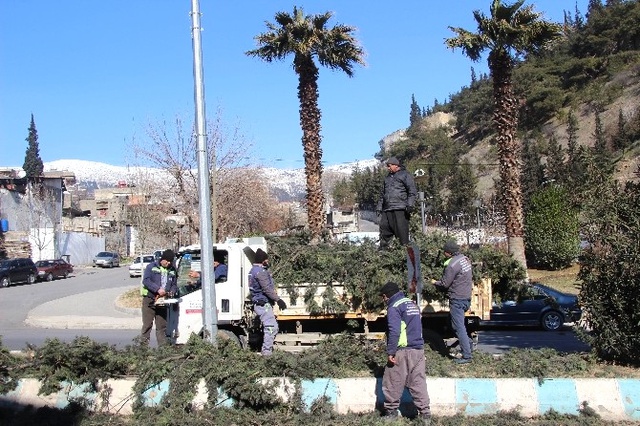 Kahramanmaraş'ta Şiddetli Rüzgar Şehri Birbirine Kattı: 2 Yaralı