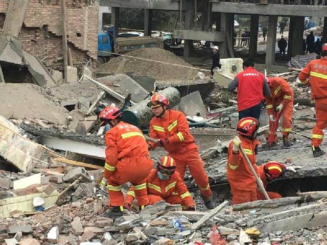 Çin'de Beş Katlı Üç Bina Çöktü, Enkaz Altında Çok Sayıda Yaralı Var