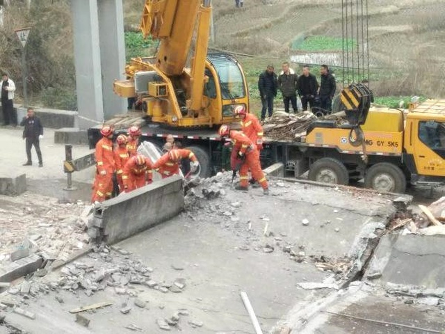 Çin'de Beş Katlı Üç Bina Çöktü, Enkaz Altında Çok Sayıda Yaralı Var