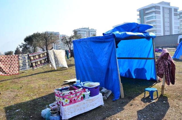 Mevsimlik Tarım İşçileri, Naylon Çadırlarda Yaşam Savaşı Veriyor