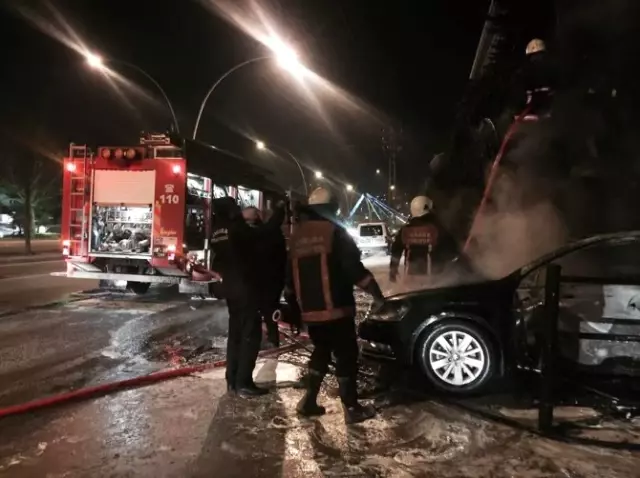 50 Gün Önce Aldığı Arabası Yandı! Söndürmek İsterken Yüzü Yandı