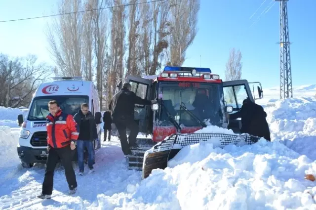 Ağrı'da Çatıdan Düşen Genç, Beş Saatte Kurtarıldı