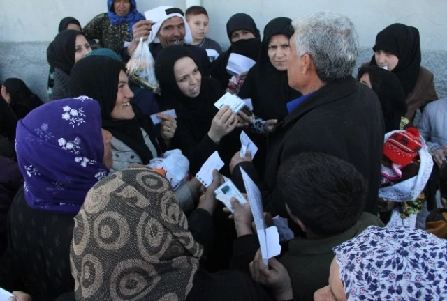 Suriyeli Mülteciler, Yardım Bahanesiyle Suriyelileri Dolandırdı