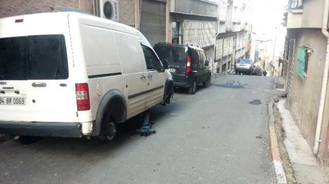 Beyoğlu'nda Gece 50 Aracın Lastiği Kesildi!