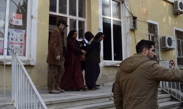 Eşi Tutuklanan Adam Çocuğunu da Cezaevine Göndermek İstedi