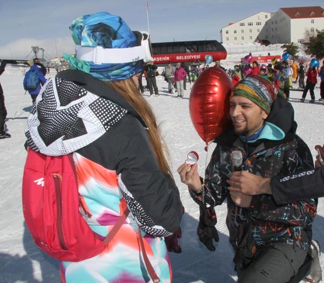 Kayserili Vatandaştan Erciyes Dağında Sürpriz Evlilik Teklifi