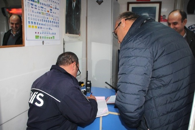 Yolculuk Yapan Sivil Polis Otobüs Şoförünün Hatasını Affetmedi