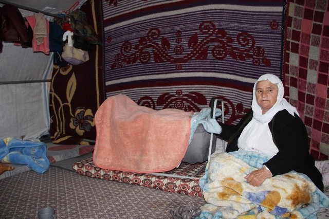 DEAŞ'tan Kaçan Ezidiler, Çadırlarda Yaşam Mücadelesi Veriyor