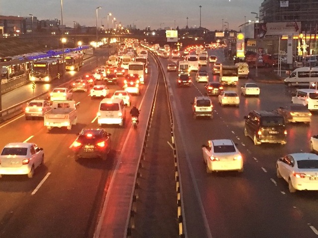 İstanbul Trafiğinde 'Okul Servisi' Yoğunluğu Yaşanıyor