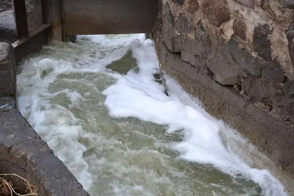 Niğde'de Yollara Taşan Esrarengiz Köpükler Şaşkına Çevirdi