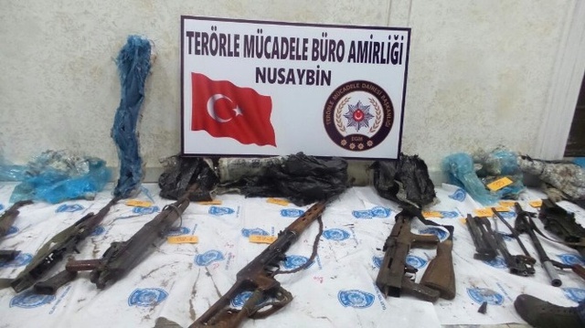 Nusaybin'de Mezarlıkta PKK'ya Ait Mühimmat Ele Geçirildi
