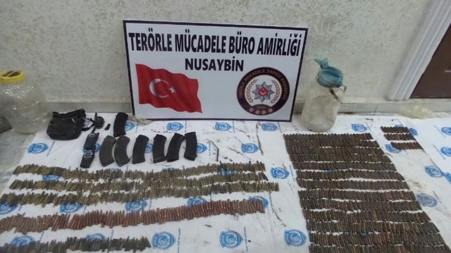  <a class='keyword-sd' href='/nusaybin/' title='Nusaybin'>Nusaybin</a>'de Mezarlıkta PKK'ya Ait Mühimmat Ele Geçirildi