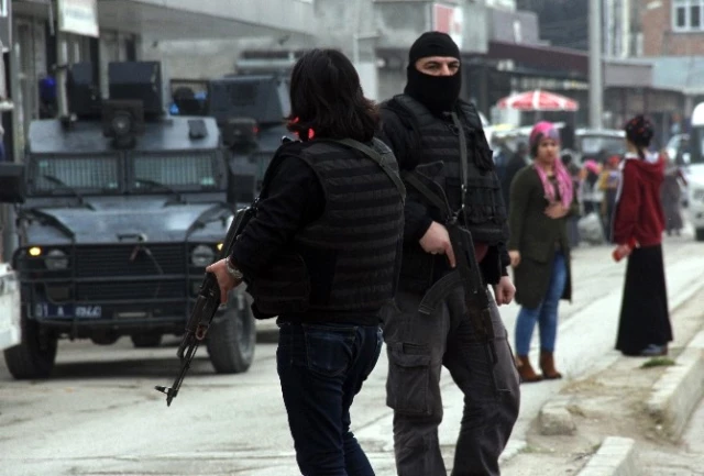 Polisi Görünce Kaçan PKK'lı Yakalandı