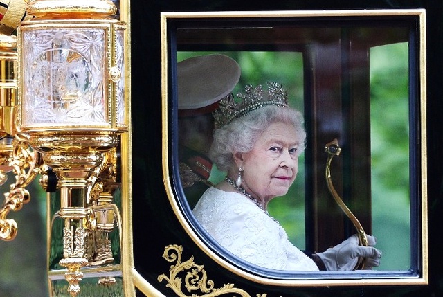 İngiltere Kraliçesi 2. Elizabeth, Tahttaki 65. Yılını Doldurdu