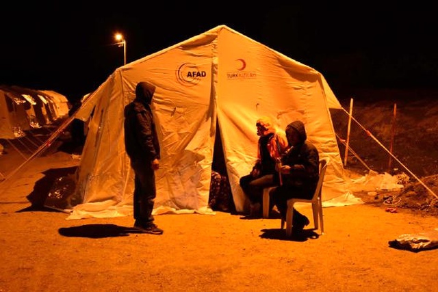 Çanakkale'de Çadır Kente Yerleştirilen Depremzedelerin Gözüne Uyku Girmedi