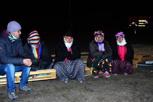 Çanakkale'de Çadır Kente Yerleştirilen Depremzedelerin Gözüne Uyku Girmedi