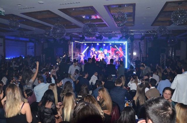 Doğumdan Sonra İlk Kez Sahneye Çıkan Lohusa Gülşen, Fit Vücuduyla Şaşırttı