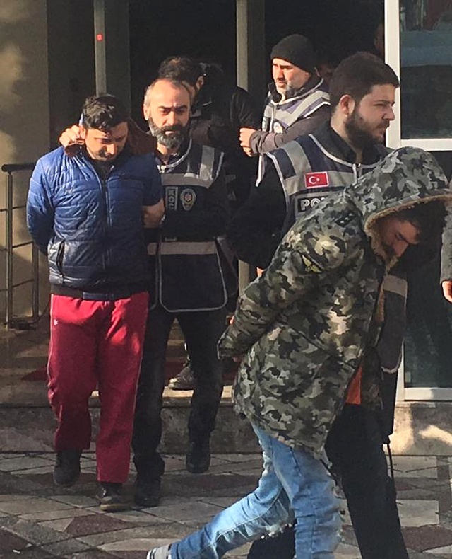 Arkadaşlarıyla Gasp Yapan Zanlı, Çaldıklarının Parasıyla Umre'ye Gitti