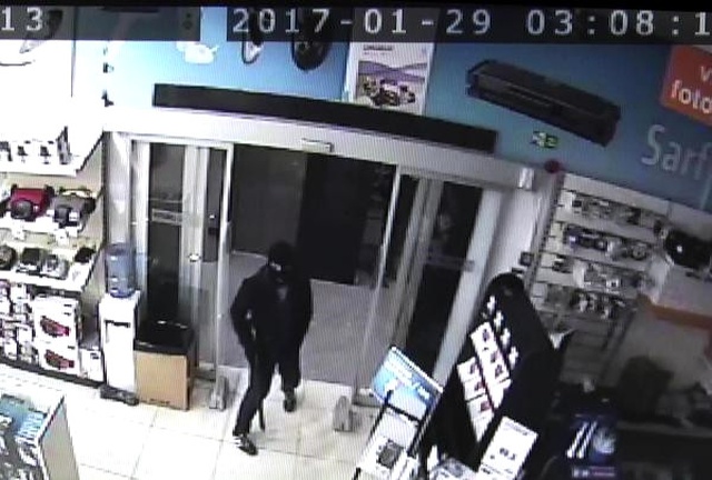 Arkadaşlarıyla Gasp Yapan Zanlı, Çaldıklarının Parasıyla Umre'ye Gitti